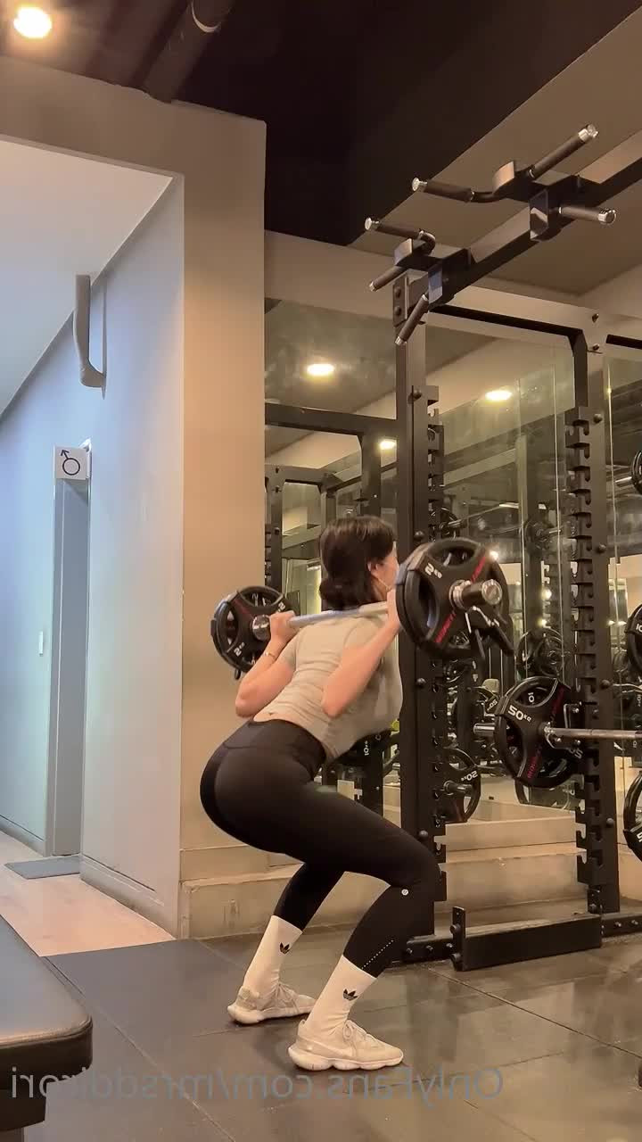 mrs [ middimiddi ] - Just let me put my tits away and im ready to go out to dinner, you - ePornLeak