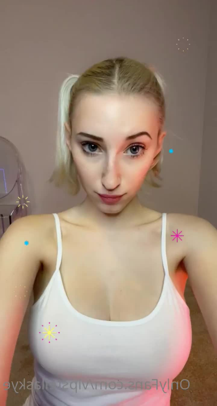 STELLA SKYE🥰🌸💕 [ vipstellaskye ] - Com o dedo ou com o seu pau? - ePornLeak