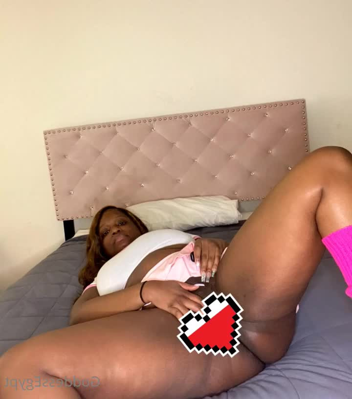 Goddess Egypt💎Single Message Me💍 [ thatchocobxtch ] - I really want to start working out and lifting weights ! Who wants to