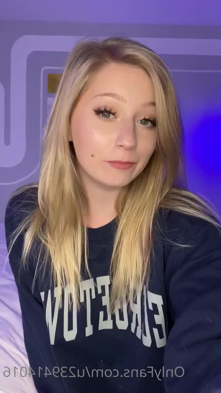 BellaBabe [ xoxobellababe ] - Doing DP coz 1 toy is boring🤤Check your DMs baby🍆🍆