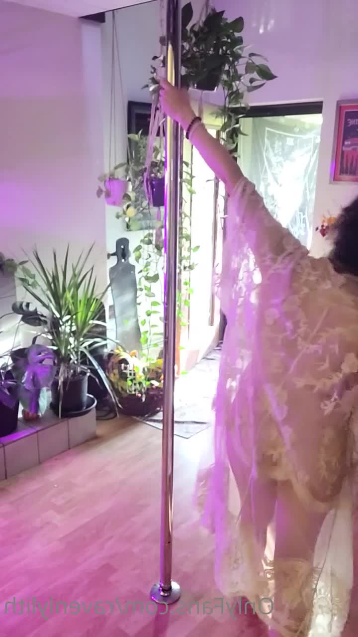 ‧₊˚*.☽ℜ𝔞𝔳𝔢𝔫☾‧₊˚*. [ ravenlylith ] - Sun kissed