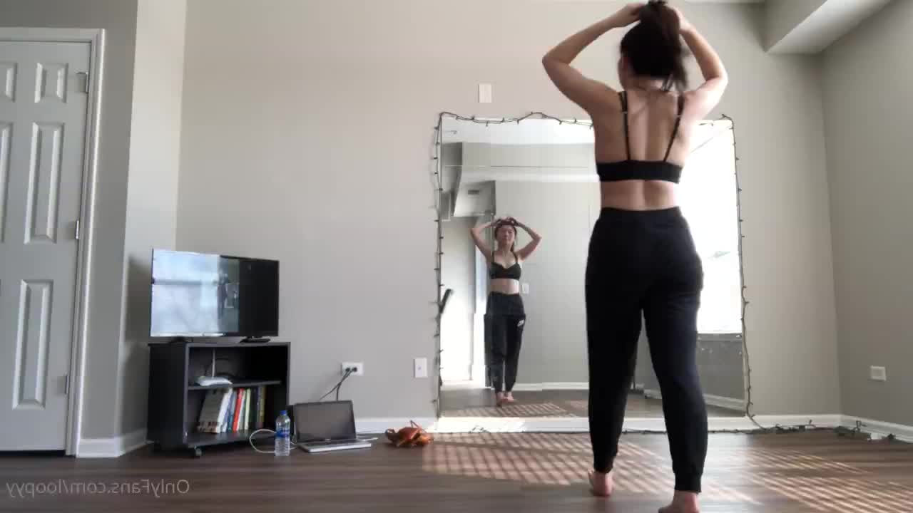 Lucy [ loopyy ] - Worshipping my feet turns me on #facts