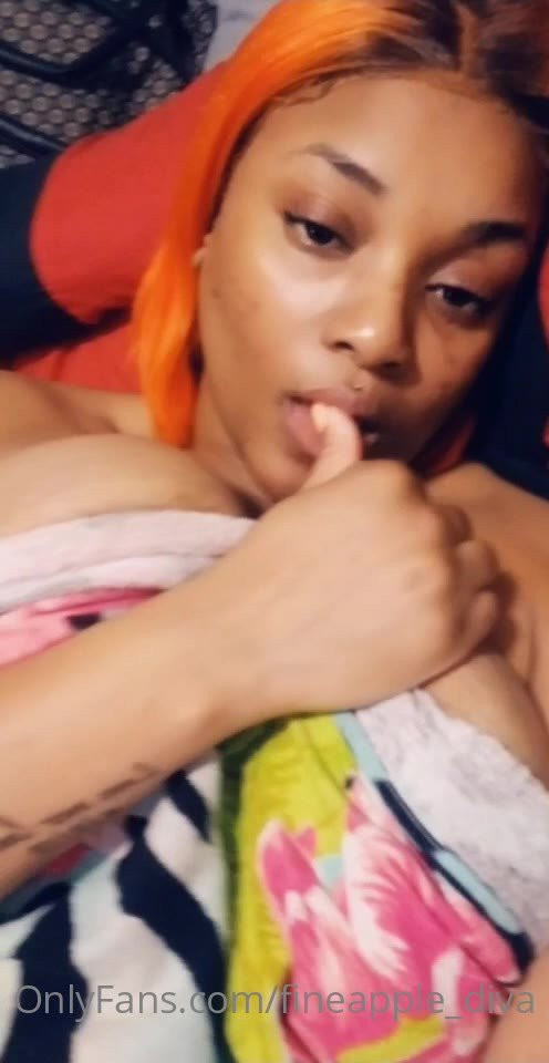 Fineapple 🍍💦 [ fineapple_diva ] - ready to use the rifle     listo para usar el rifle - ePornLeak