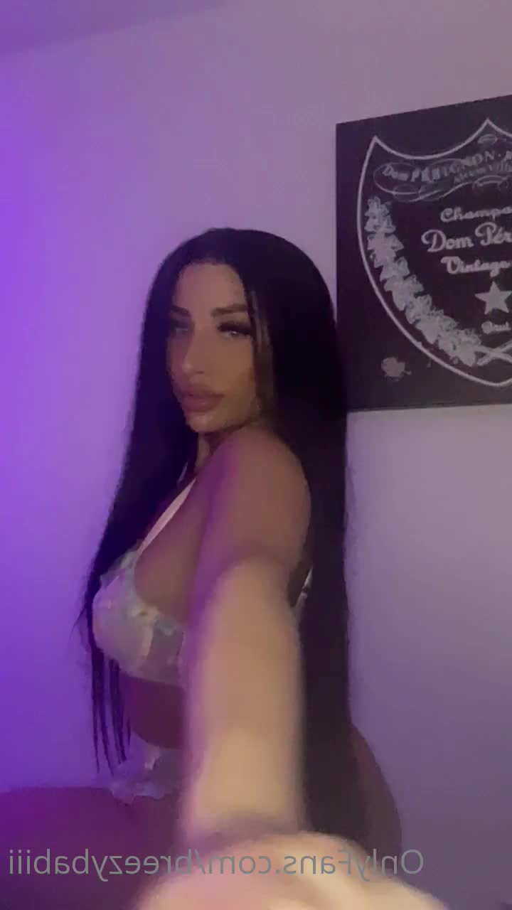 blueeyedbaby [ breezybabiii ] - who is into feet  I wanna make some feet content tonight