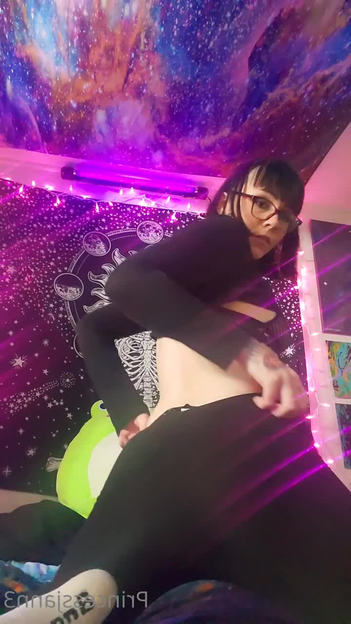 princess♡ [ princessjann ] - Goodmorning  I ll hope back on and reply to messages later today   in