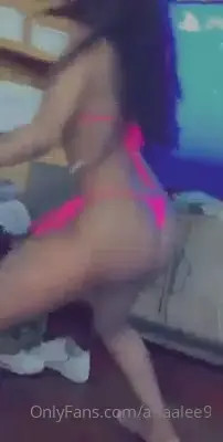Anaalee9 Shaking Her Ass In Her Pink Bikini