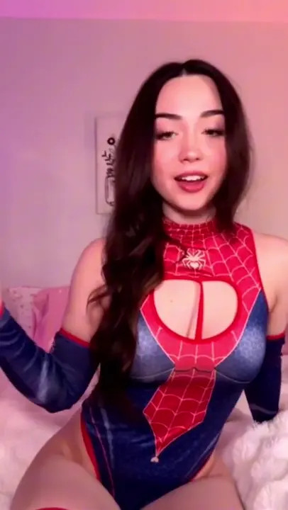 Jocelyynn Dresses Up As Spidergirl And Masturbates