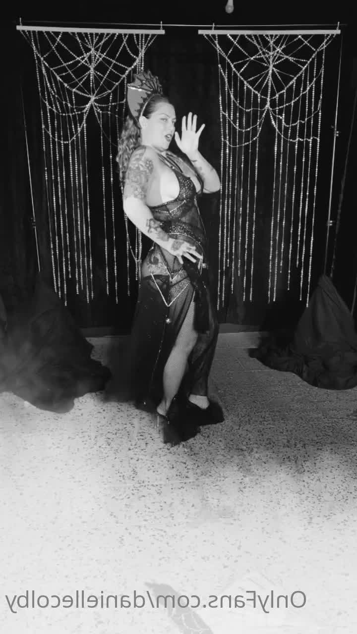 Danielle Colby [ daniellecolby ] - I’m not ~regular pale~, I’m pink 😝💗 lol