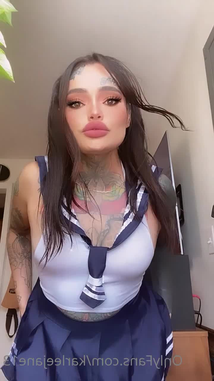 karlee Jane [ karleejane13 ] - Have a happy Friday  Are you as excited about Christmas as me