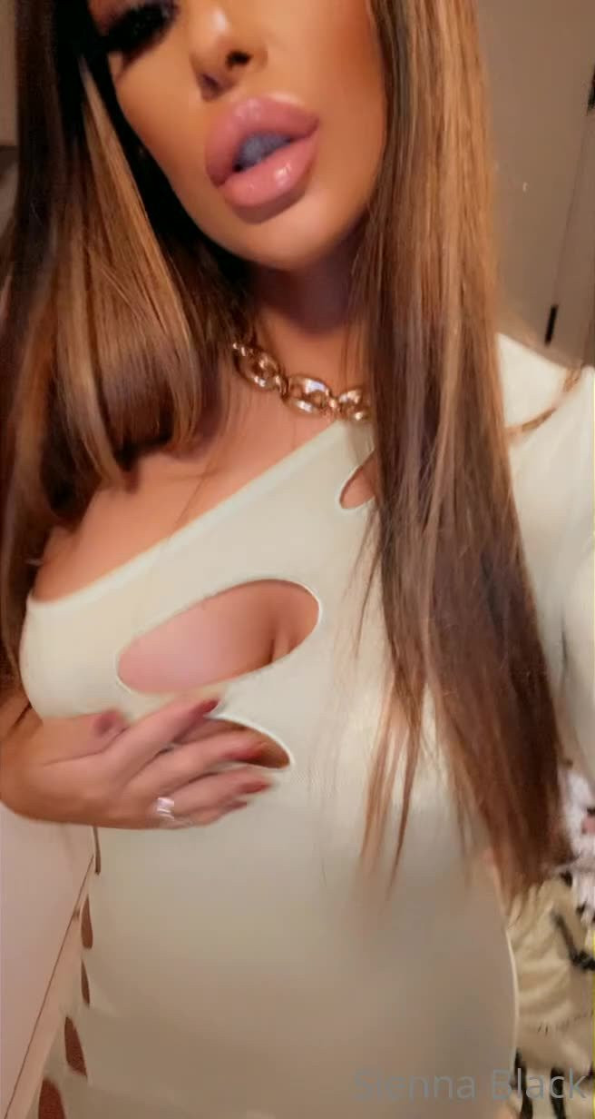 Sienna Black 🖤 [ siennablack20 ] - cake is my favorite food actually 🍑🥵