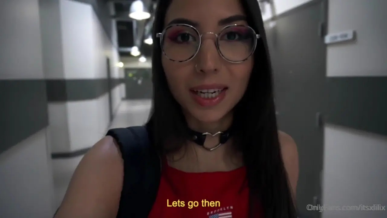ItsxLilix Has Sex In A Photo Shoot