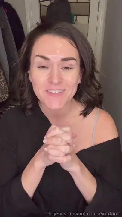 Hotmomnexxxtdoor Fondles Her Tits During Storytime