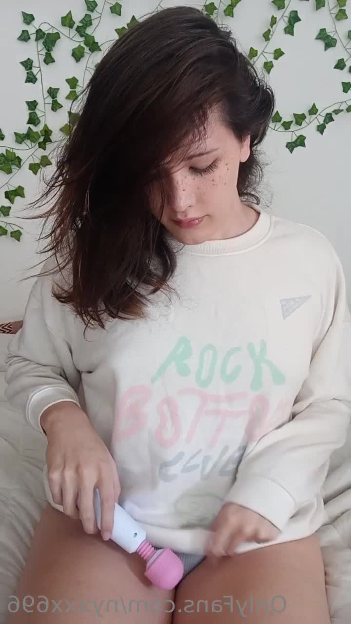 Nyx [ nyxxx696 ] - Daddy  I m about to go take a shower and my towel came off   or I - ePornLeak