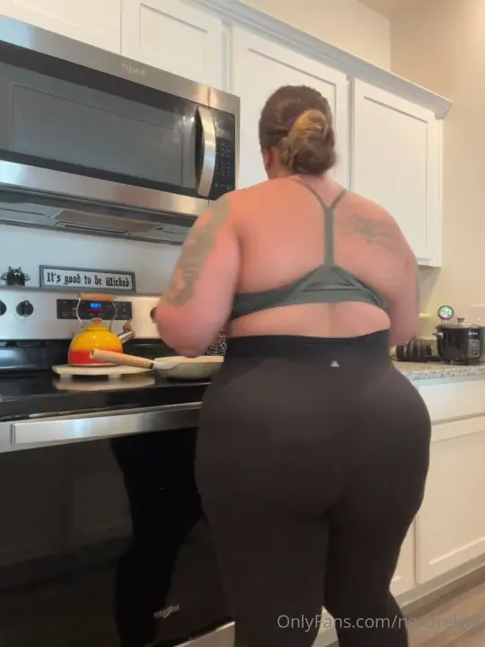 Nocarekali Serving Her Juicy Ass And Tits For Dinner