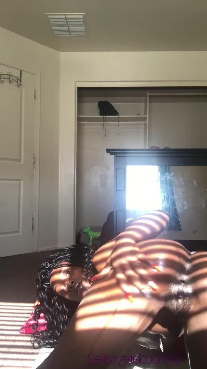 chocolate cakes [ chocolateycake2 ] - I need someone to keep me warm on these cold morning  Any takers - ePornLeak