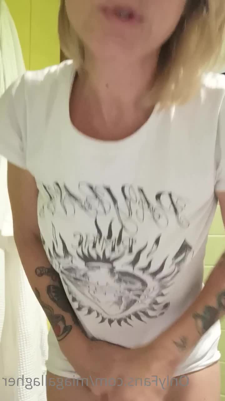 Mia Gallagher [ miagallagher ] - Lick me from head to toe