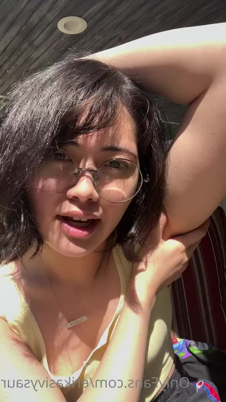 Erika 🌱 [ erikasivysaur ] - just two girls and their tiddies @laylarae