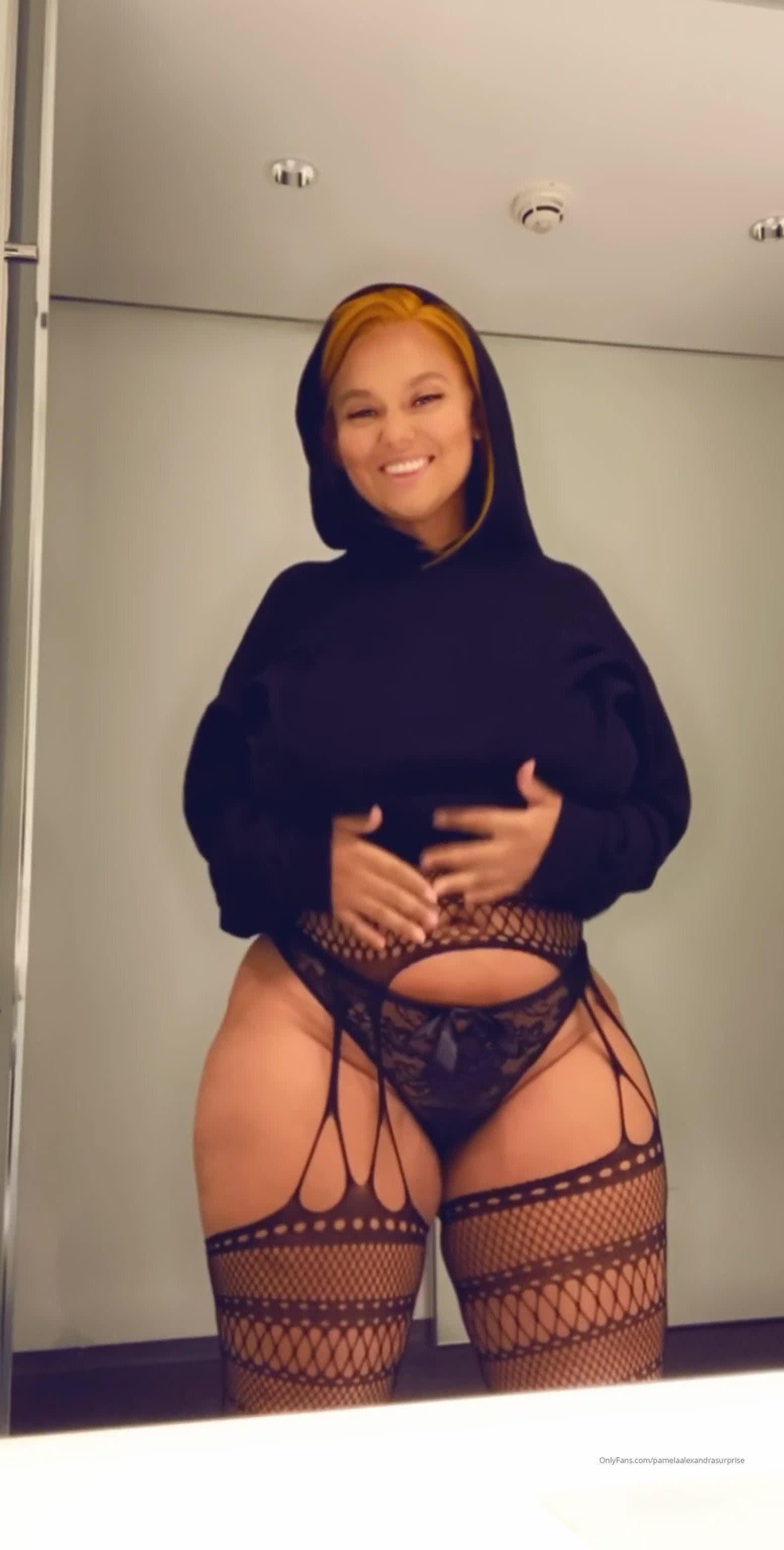 Pamela Alexandra [ pamelaalexandrasurprise ] - I think this a good talent to have 🤔