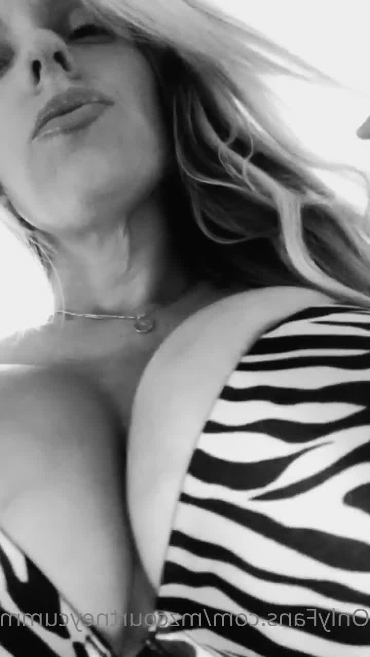 Courtney Cummz [ mzcourtneycummz ] - 💕I have a special treat for you !!! ❤️ FREE VID