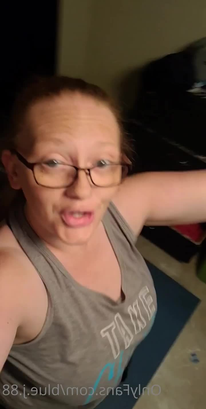 Blue.j.88 - just some underboob to brighten your day - ePornLeak