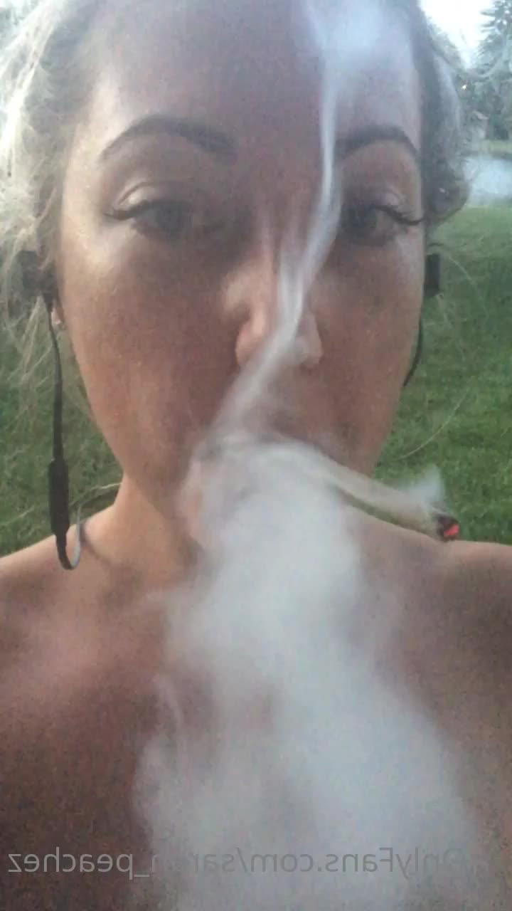 Sarah Peachez [ sarah_peachez ] - #HAPPYTHANKSGIVING guys. Do my titties look succulent🤨😘😘 - ePornLeak