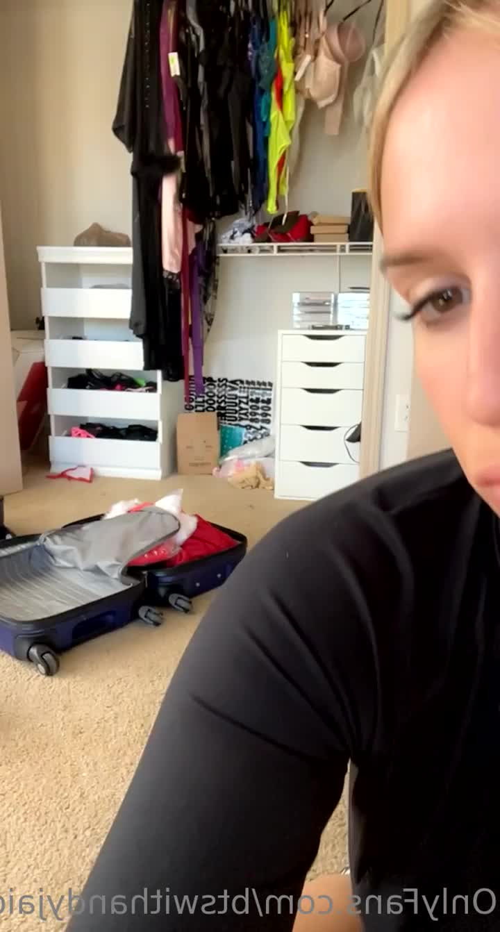 Andy Jaide [ btswithandyjaide ] - sassysassyqueen   Slim and busty tattooed girl desires to play with