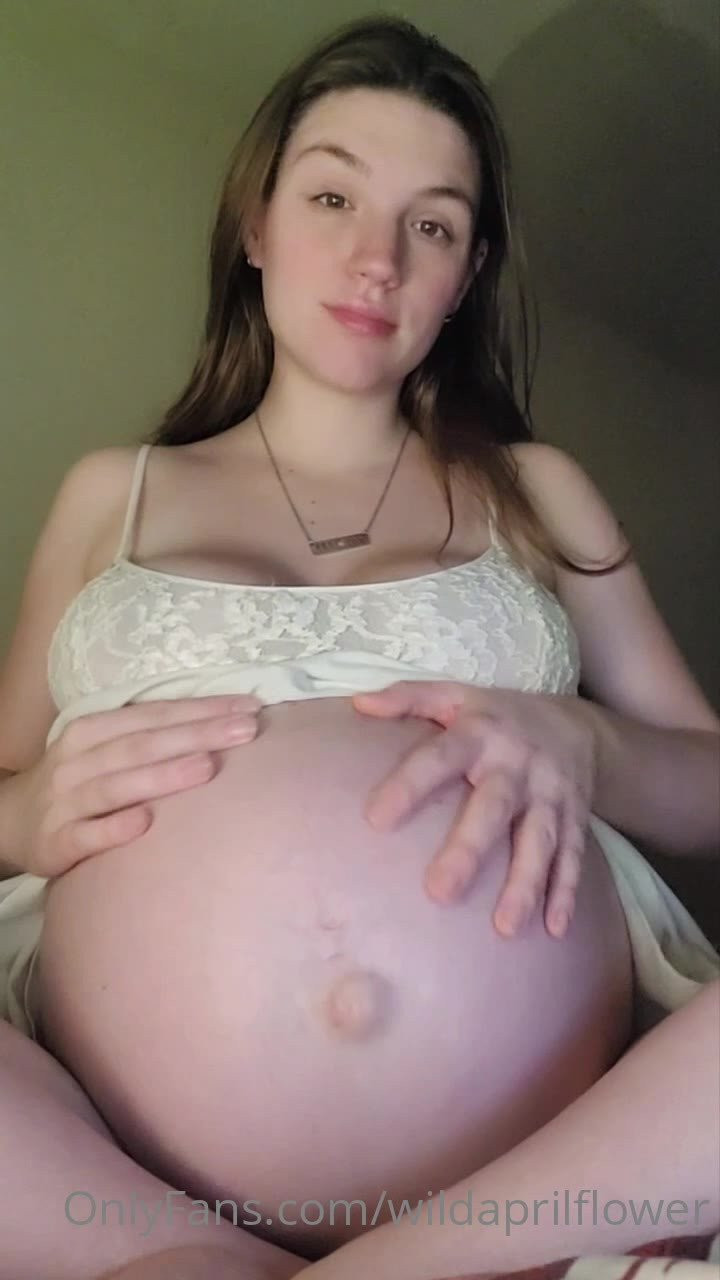 April Havens🌸 [ wildaprilflower ] - My cock is literally leaking this morning, I'm so horny