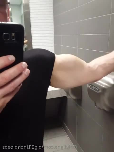 Mastersbodybuilder [ big21inchbiceps ] - Happy Humpday - ePornLeak