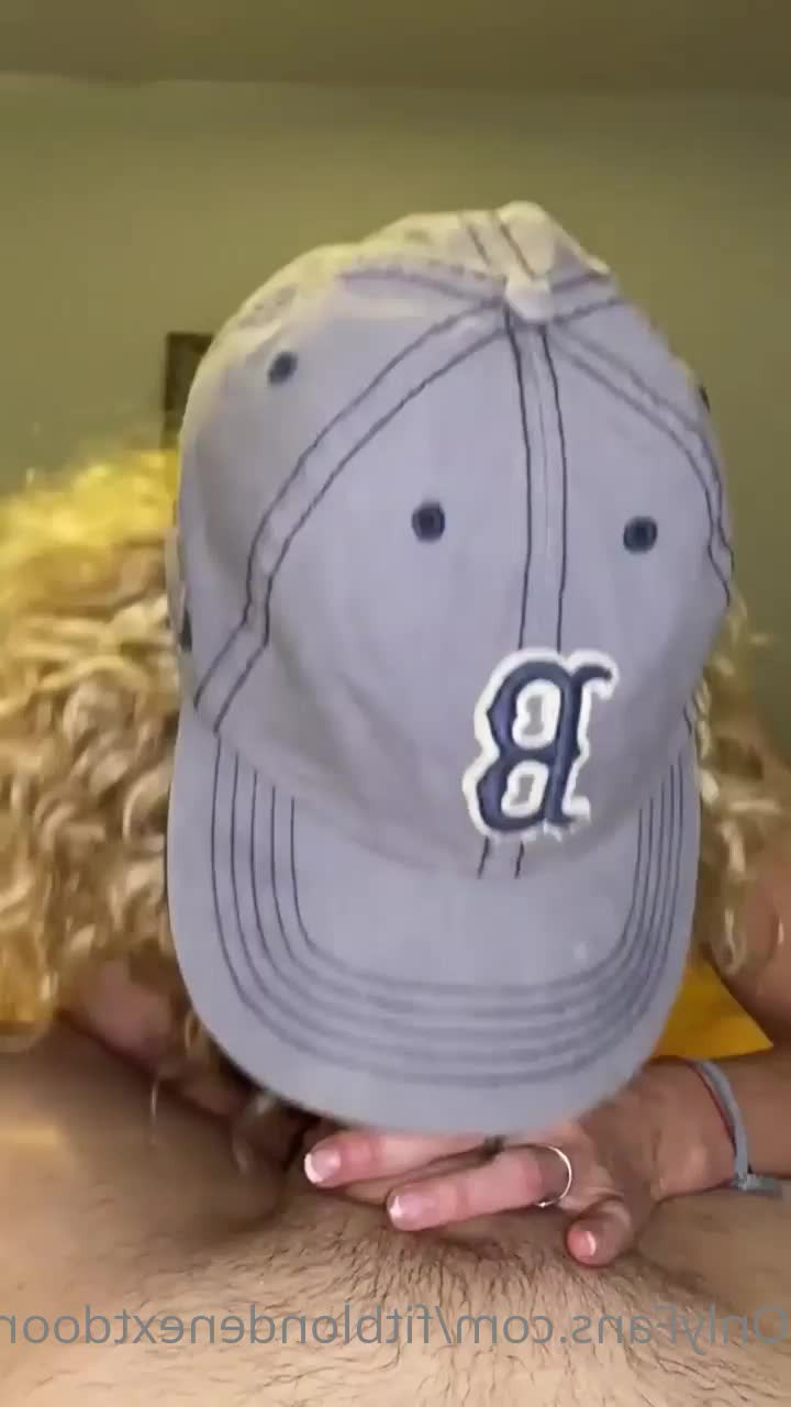 Sarah [ fitblondenextdoor ] - I kind of love how cute I look in this video, and I hope y'all think