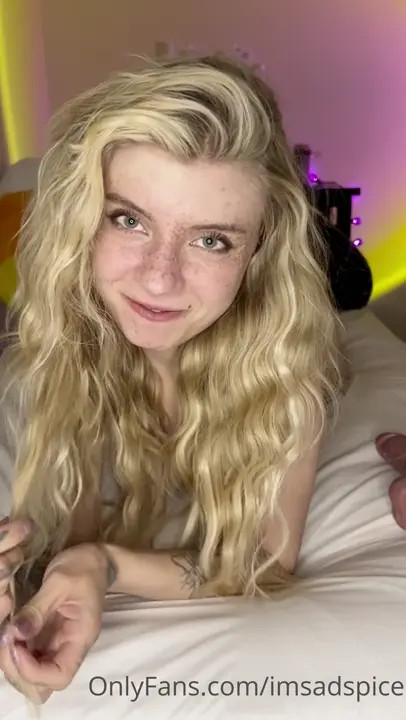 Horny Imsadspice Is Playing With Her Pussy Before Bath