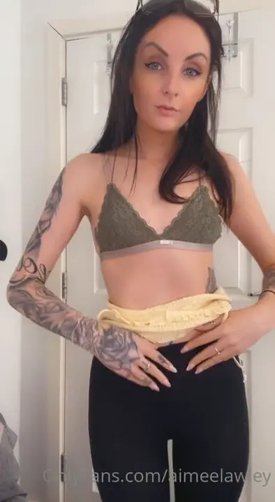 Aimeelawley Strips Down To Show Nice Ass
