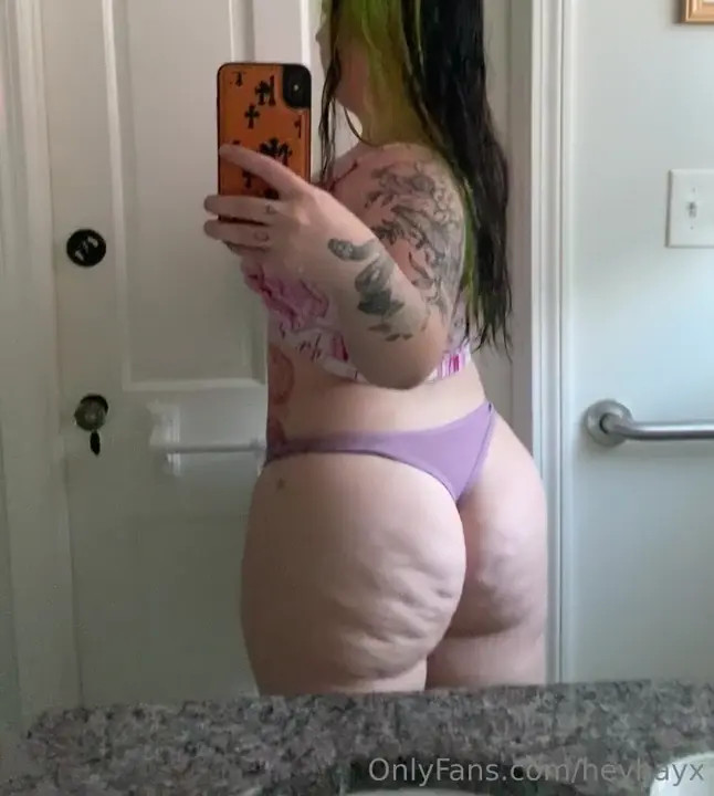 Heyhayx Claps Her Fat Ass In The Mirror