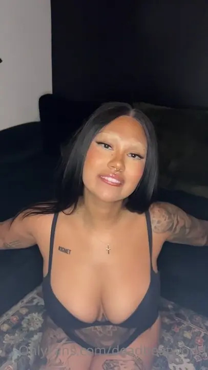 Deadbeatworld Teases In Sexy Lingerie - ePornLeak