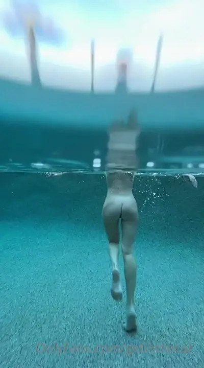 Getinthecar_ Shows Her Naked Body In Underwater POV