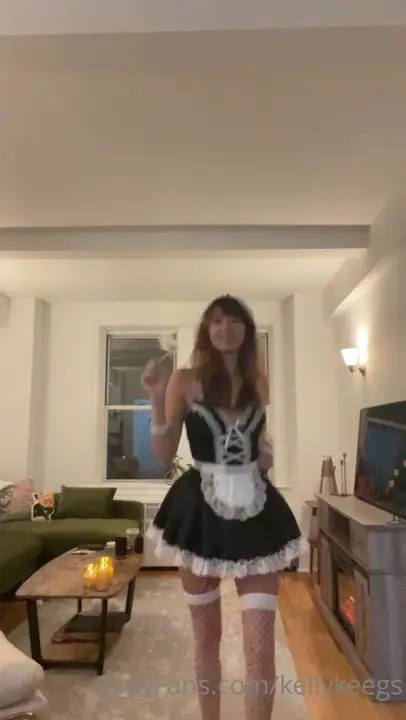Naughty Kellykeegs Teases As A Slutty Maid