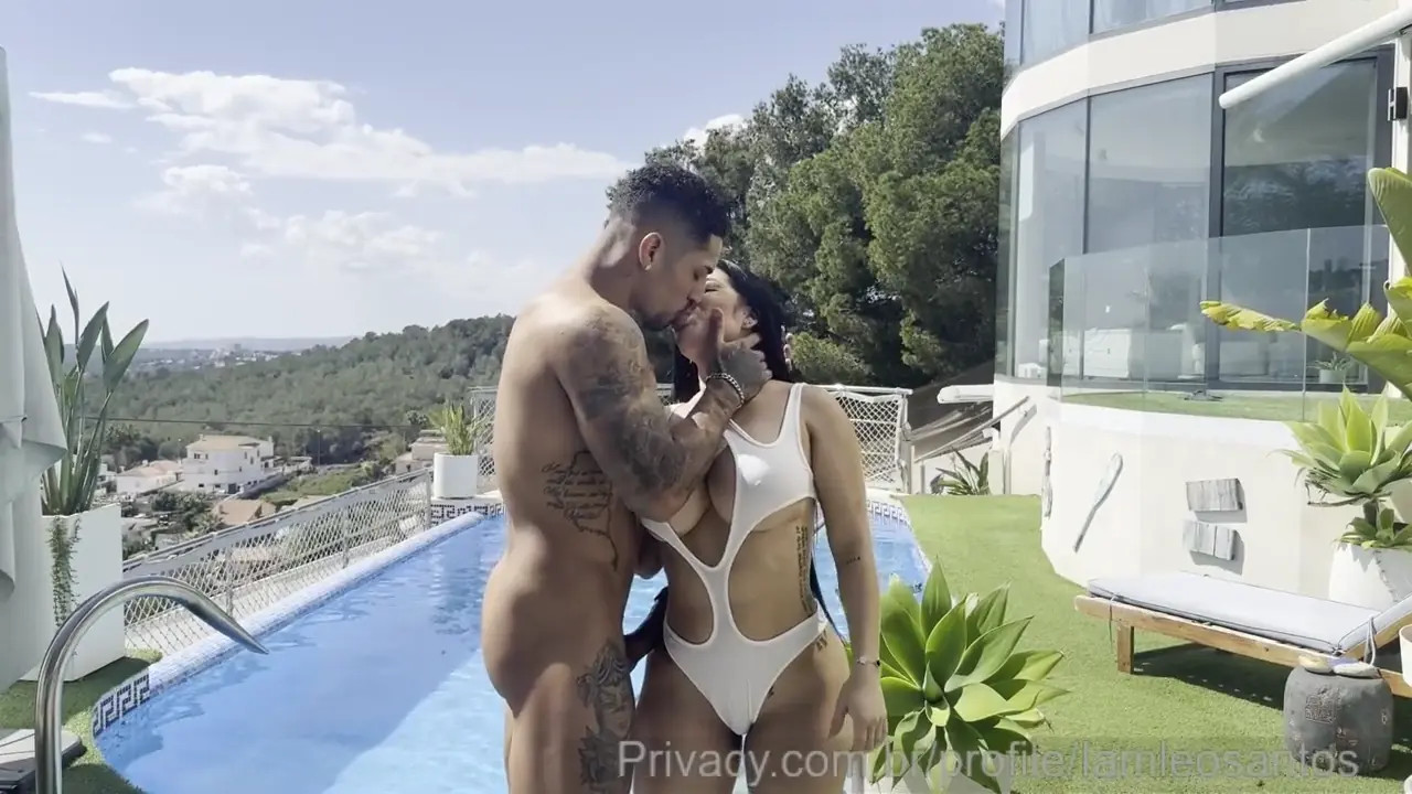 Sara Retali Gets Outdoor Fuck With A Stud