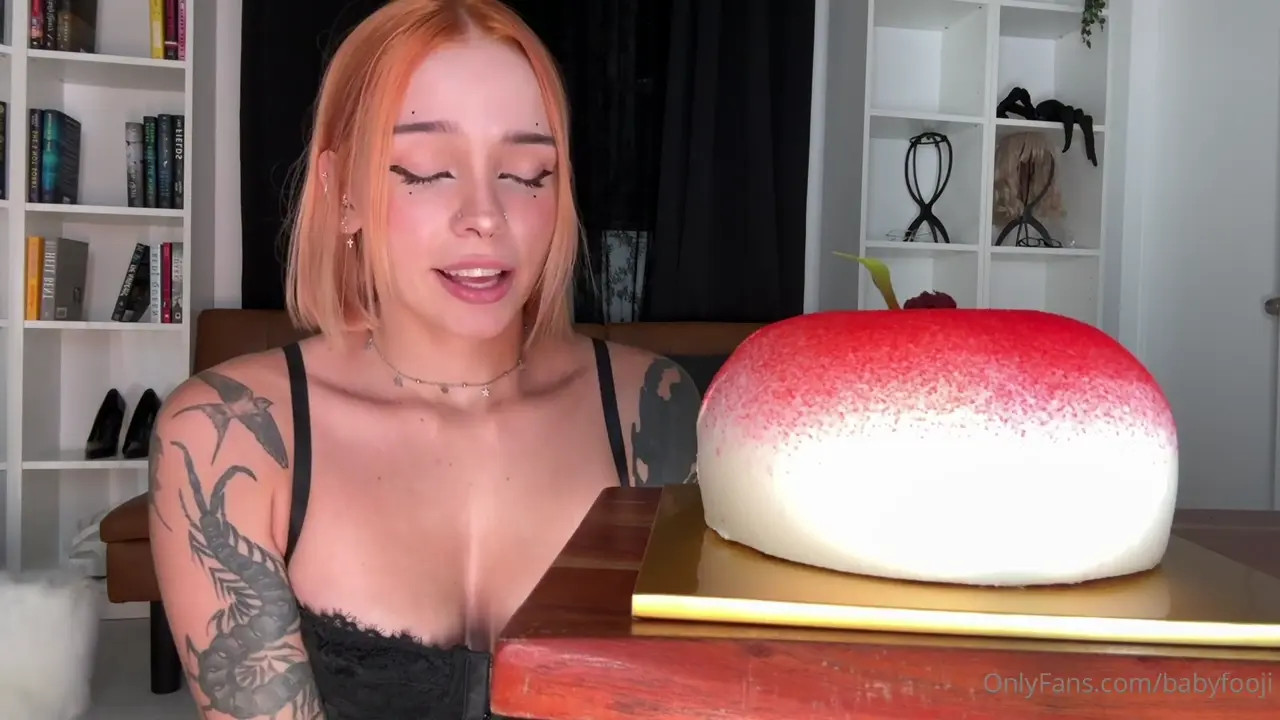 BabyFooji Plays With Her Pussy And Covers Her Body With Cake