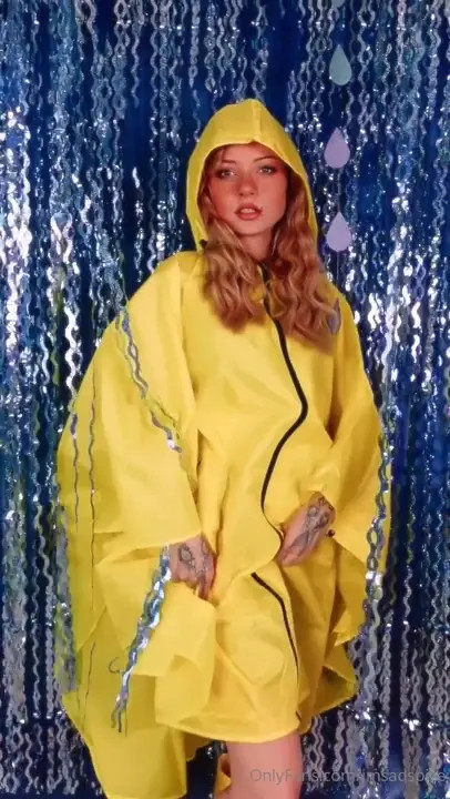 Tiny Im Sad Spice Gets Naked And Opens Her Ass