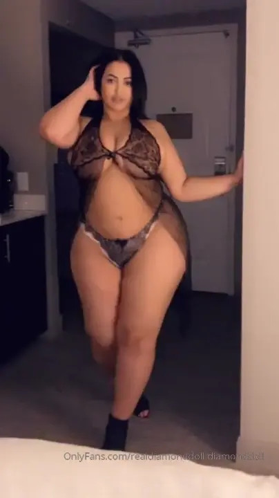 Realdiamonddoll Ready To Be Fucked On The Bed In Slutty Outfit