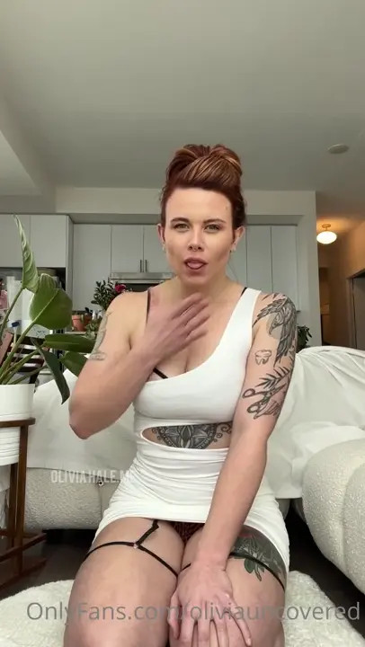 Olivia Hale Masturbating With A New Dildo