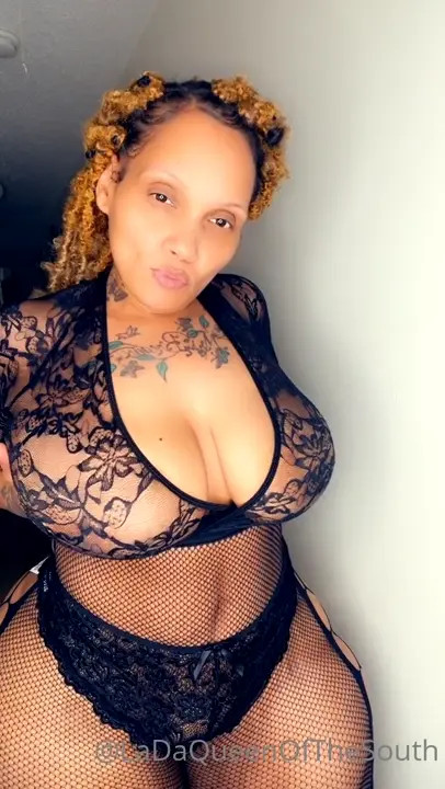 Justlikecandy228 Gets Curvy Body Tease