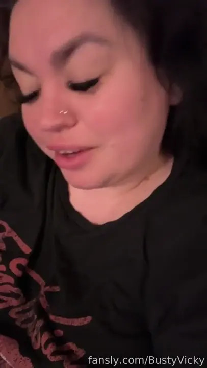 Bustyvicky Gets Huge Tits Bare Tease