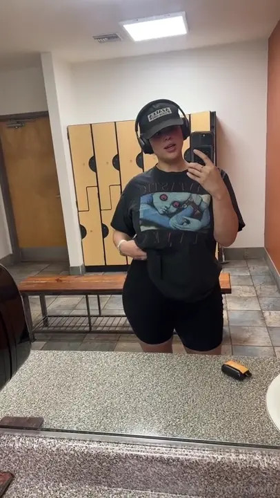 Orc Waifu Shows Off Her Tits After The Gym - ePornLeak