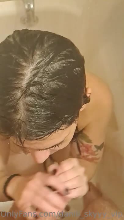 Dani Sky sucks a dick while bathing