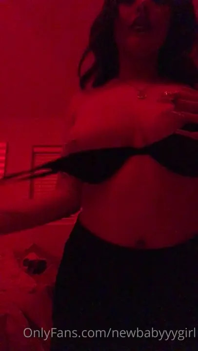 Og_Xolexa Shakes And Lets Titties Out