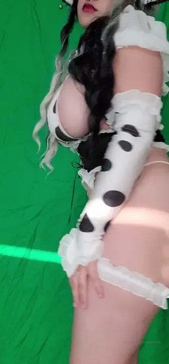 Luckofthelion Shows Off Ass In Cow Costume