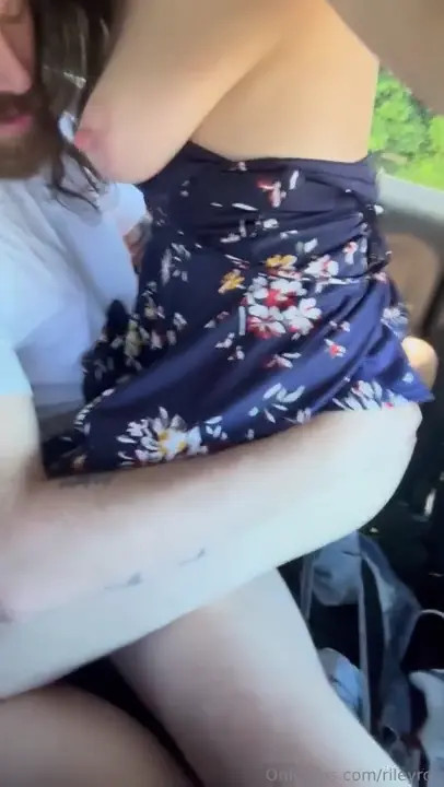 Rileyrox Gets Her Pussy Drilled In The Car