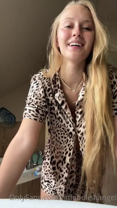 Lena Polanski Rubs Pussy After Stripping - ePornLeak