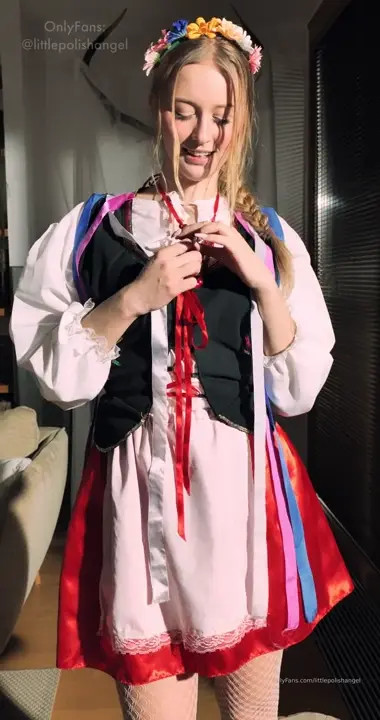 Lena Polanski Rubs Pussy In Springtime Dress