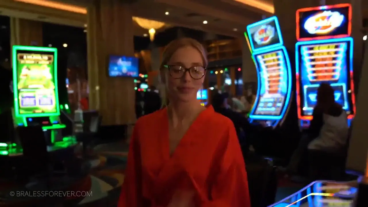 Strawberryshan Fucks Random Guy In Vegas
